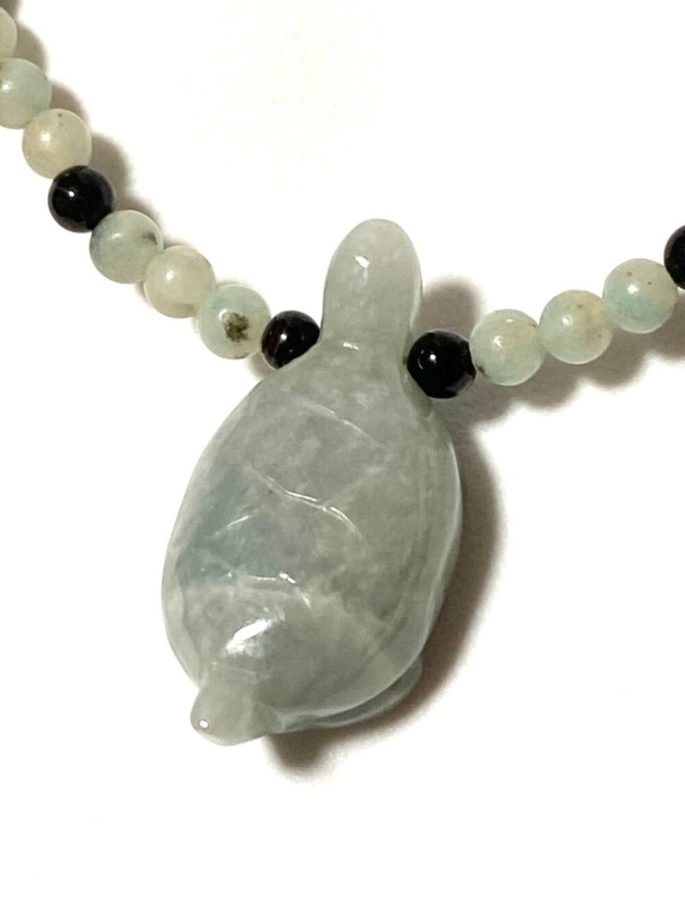 Cute Quartzite Jade Turtle Pendant & Kiwi Stone Short Beaded Necklace